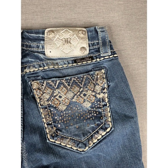 Miss Me Womens Capris Size 25 Medium Wash Whiskering Embellished Stitch *READ - Picture 8 of 10
